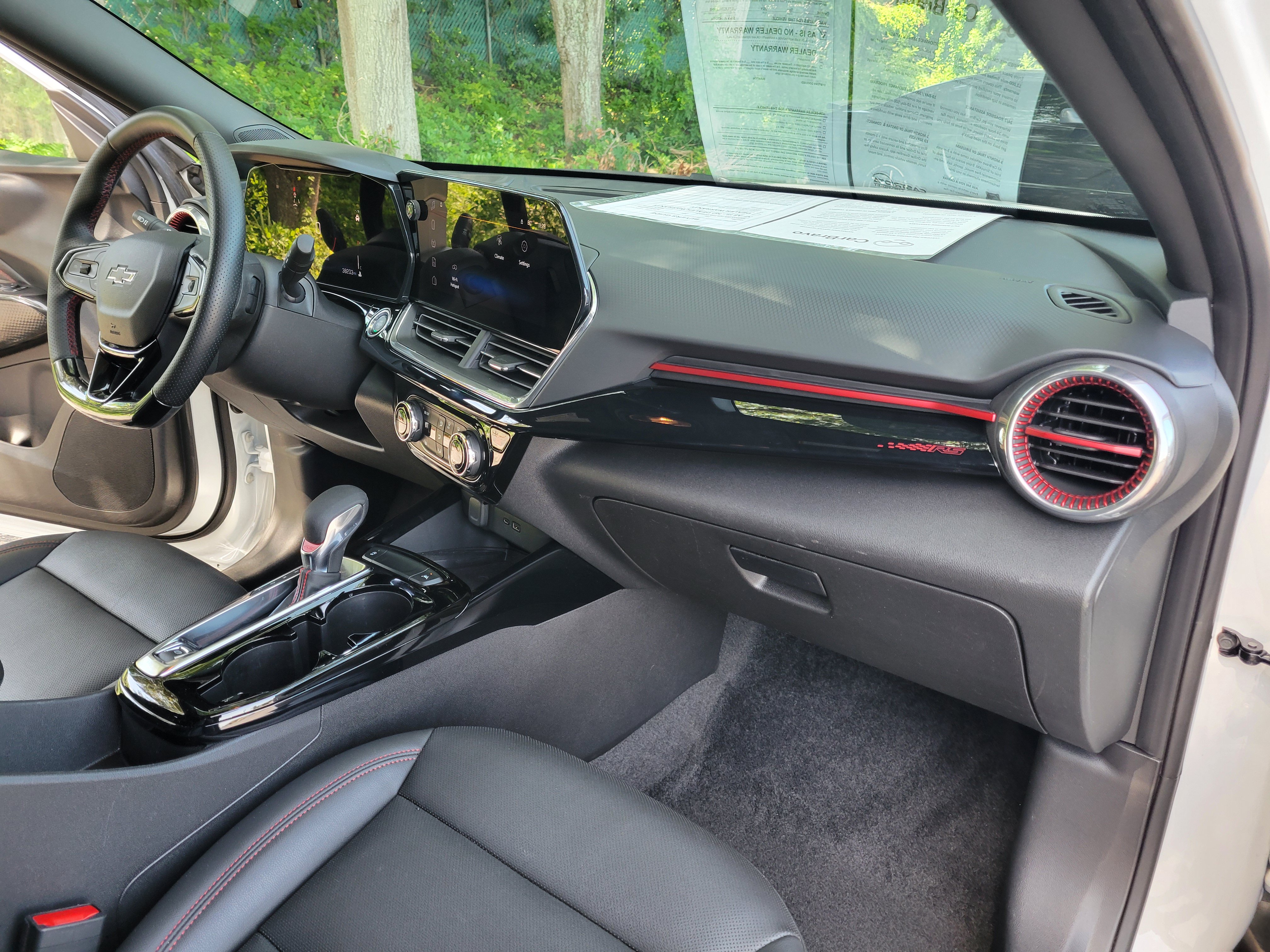 Certified 2024 Chevrolet Trax RS w/ Sunroof Package FWD image 25