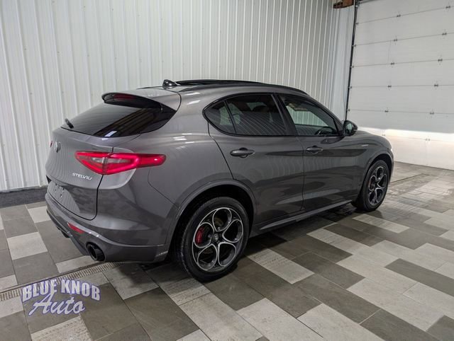Used 2023 Alfa Romeo Stelvio Veloce image 4