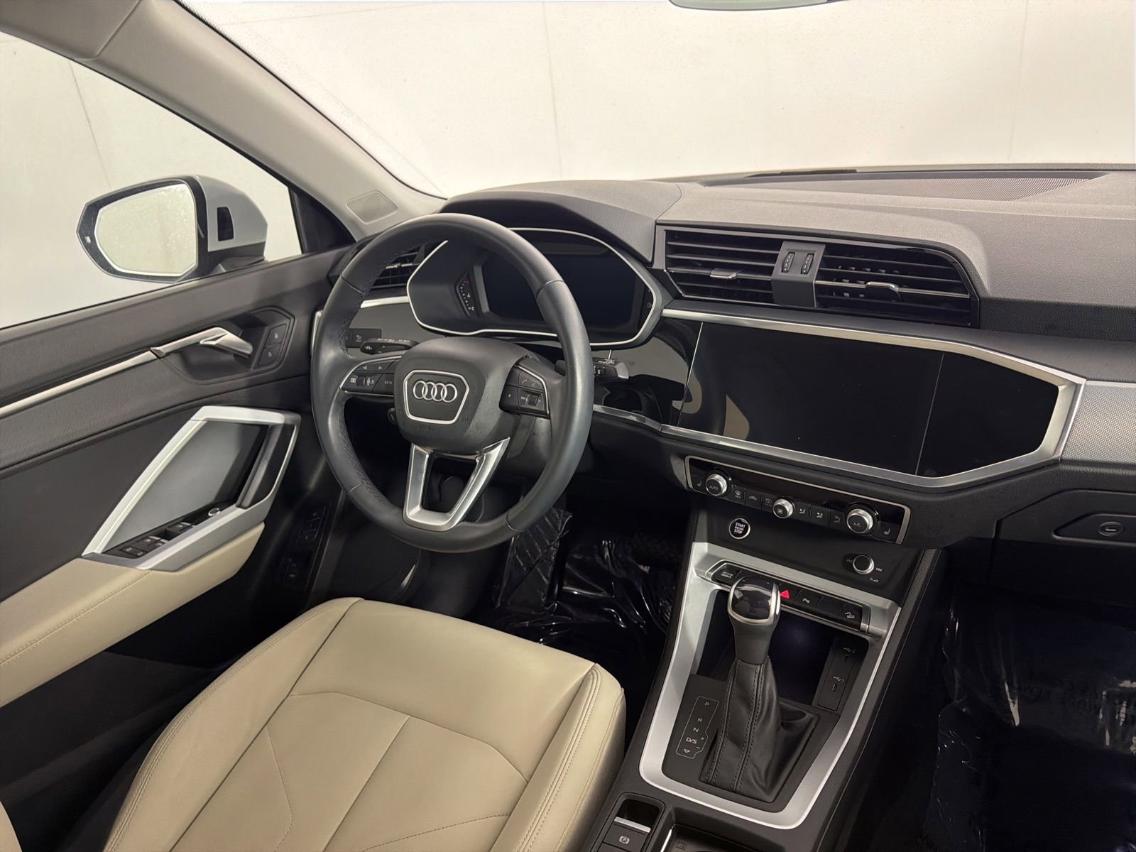 Used 2023 Audi Q3 2.0T Premium w/ Convenience Package AWD/4WD image 14