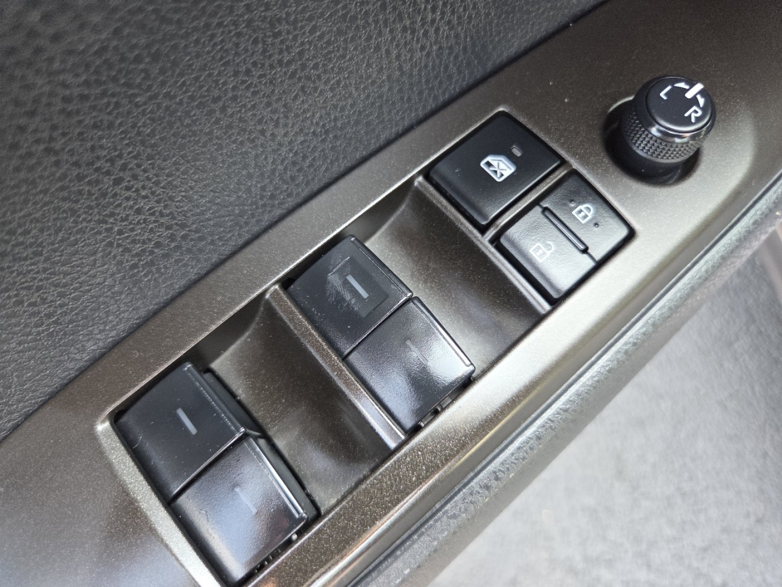 Used 2023 Toyota Camry SE FWD image 29
