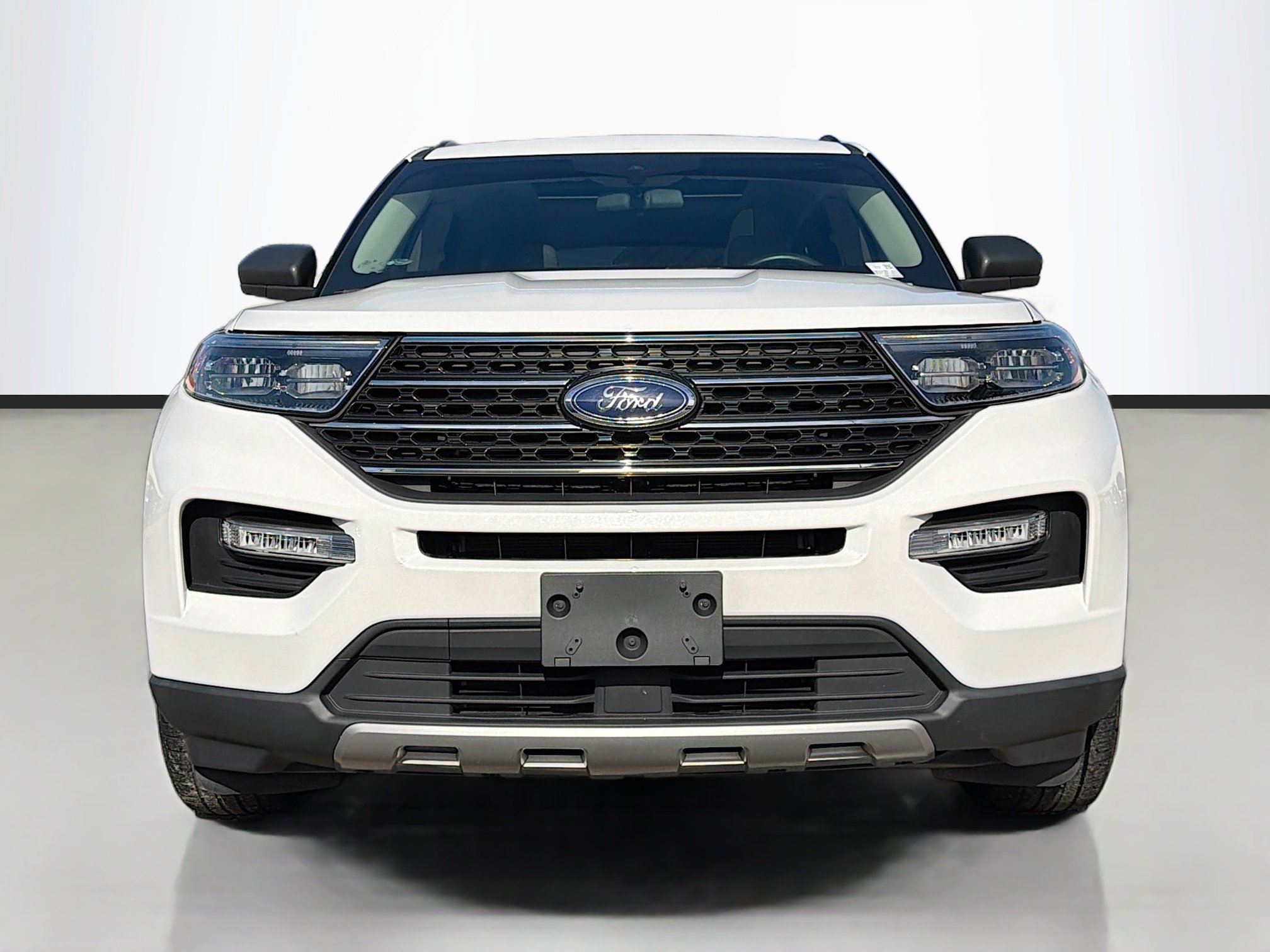 Used 2022 Ford Explorer XLT w/ Equipment Group 202A image 8