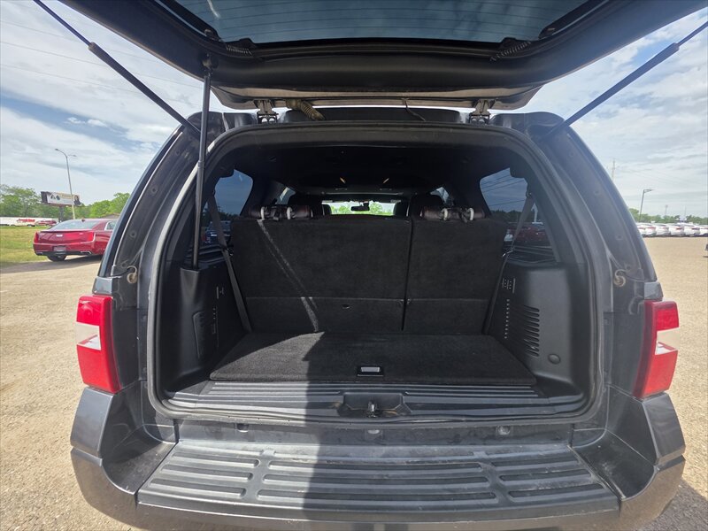 Used 2015 Ford Expedition Platinum AWD/4WD image 7