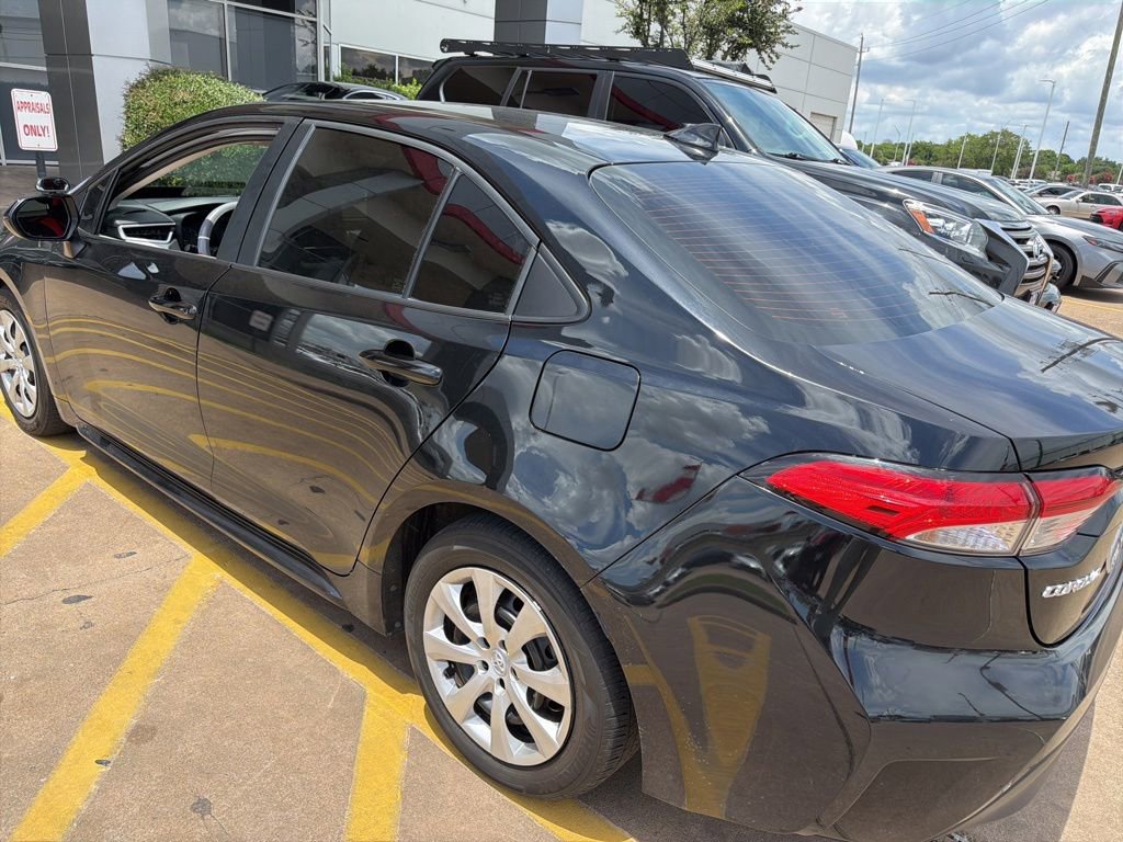 Used 2024 Toyota Corolla LE FWD image 2