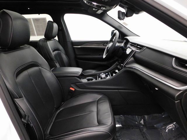 Used 2024 Jeep Grand Cherokee L Limited w/ Luxury Tech Group II image 33