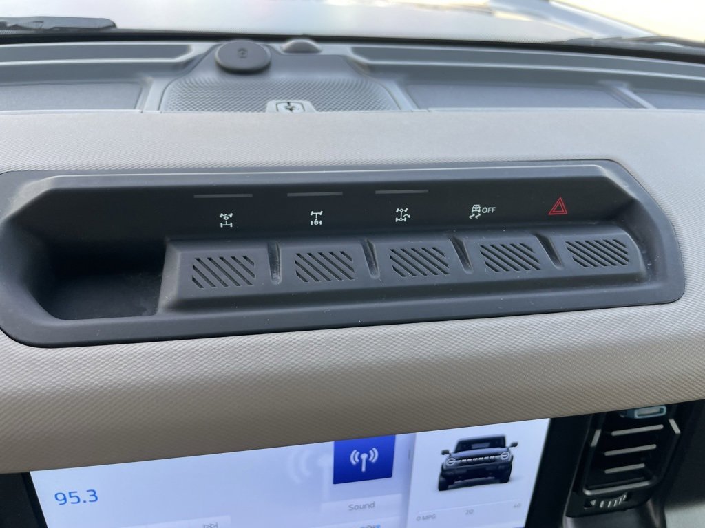 Used 2022 Ford Bronco Wildtrak image 11