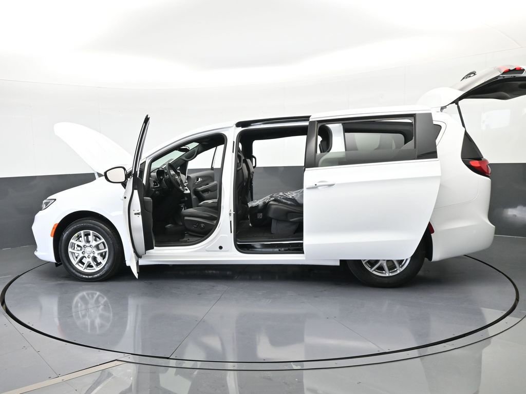 New 2026 Chrysler Pacifica Select image 66
