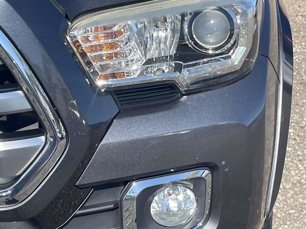 Used 2018 Toyota Tacoma Limited AWD/4WD image 13