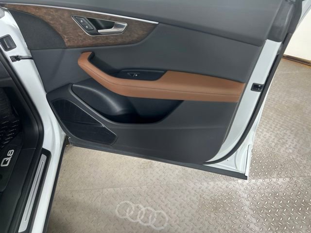 Certified 2025 Audi Q8 Premium Plus w/ Premium Plus Package AWD/4WD image 16