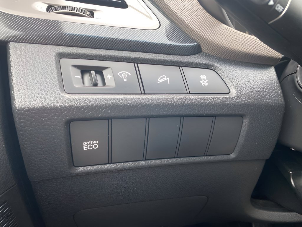 Used 2015 Hyundai Santa Fe Sport FWD image 18