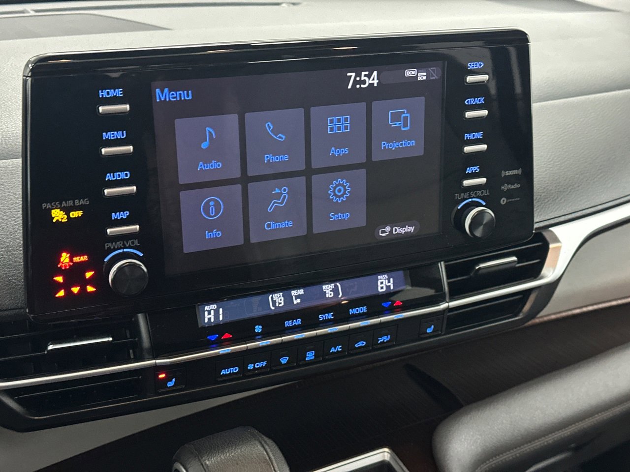 Used 2021 Toyota Sienna XLE image 28