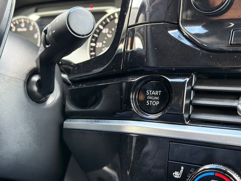 Used 2025 Nissan Pathfinder SL image 29