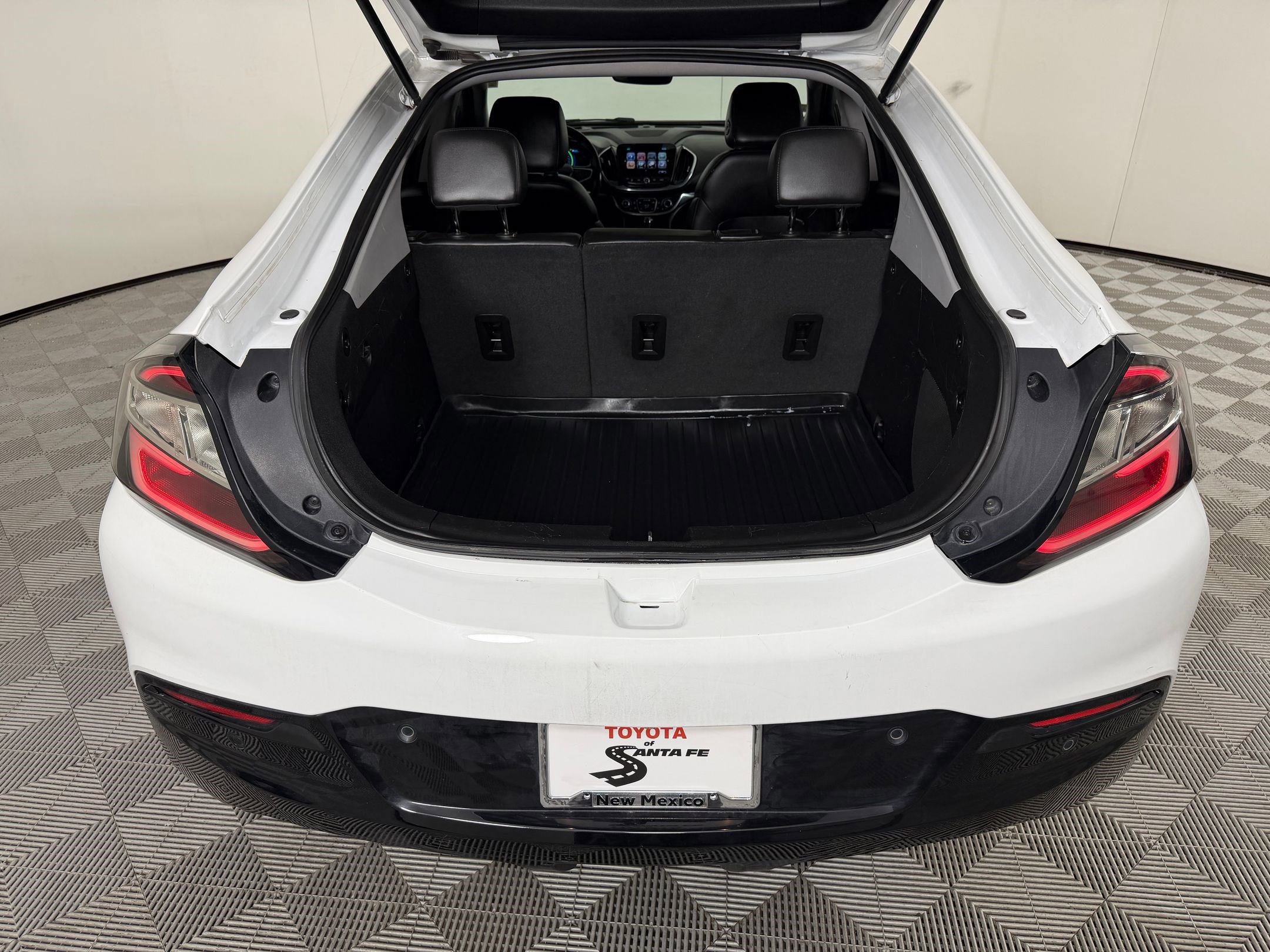Used 2018 Chevrolet Volt Premier w/ Driver Confidence Package image 31