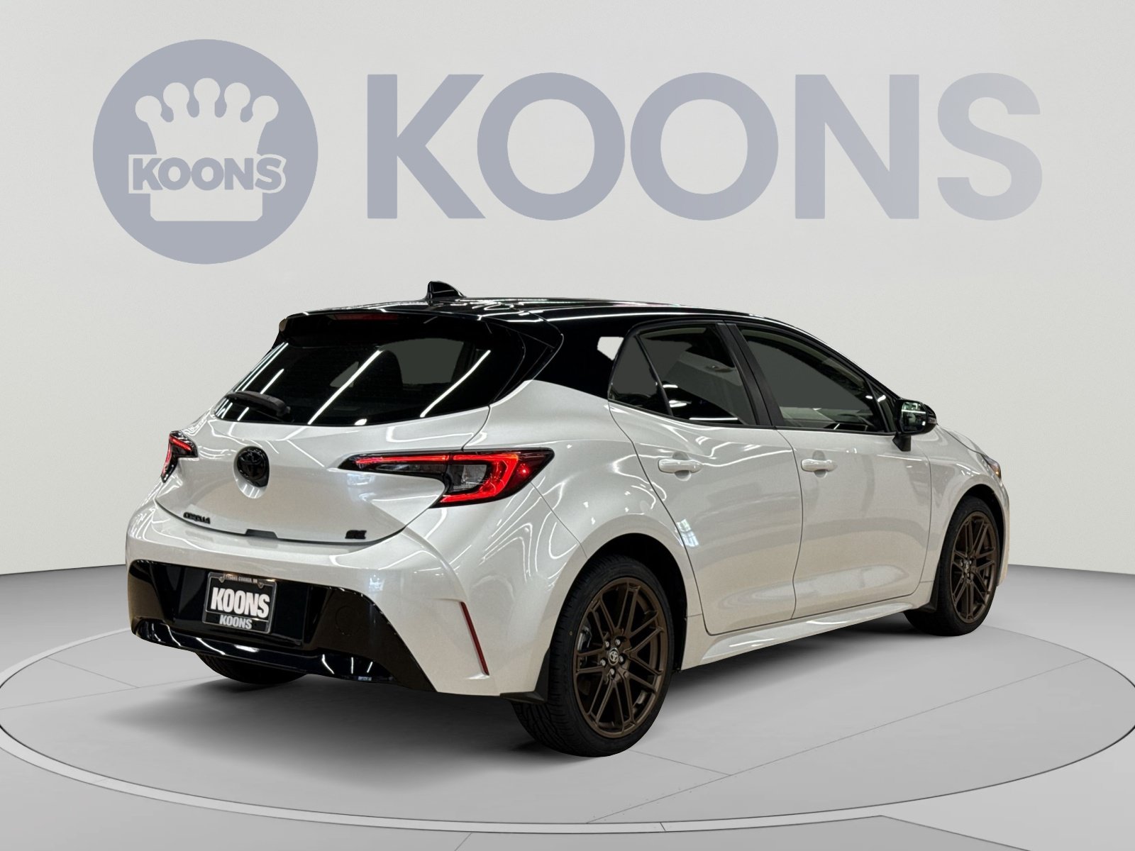 Used 2024 Toyota Corolla SE w/ SE Package FWD image 11