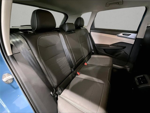 Used 2025 Volkswagen Taos SE FWD image 29