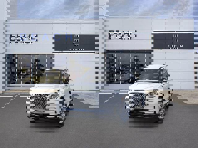 New 2026 Lincoln Corsair Premiere image 3