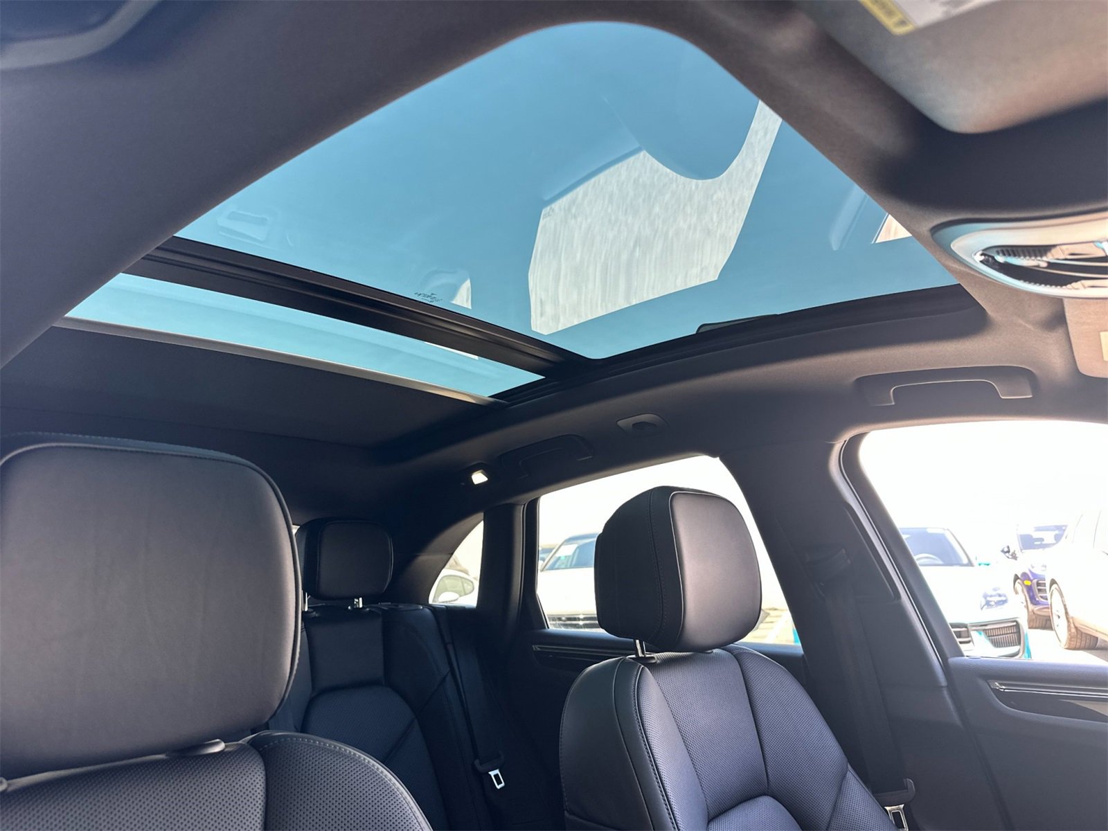 Used 2025 Porsche Macan image 18