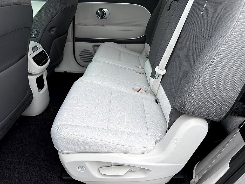 New 2026 Hyundai Ioniq 9 SE image 8