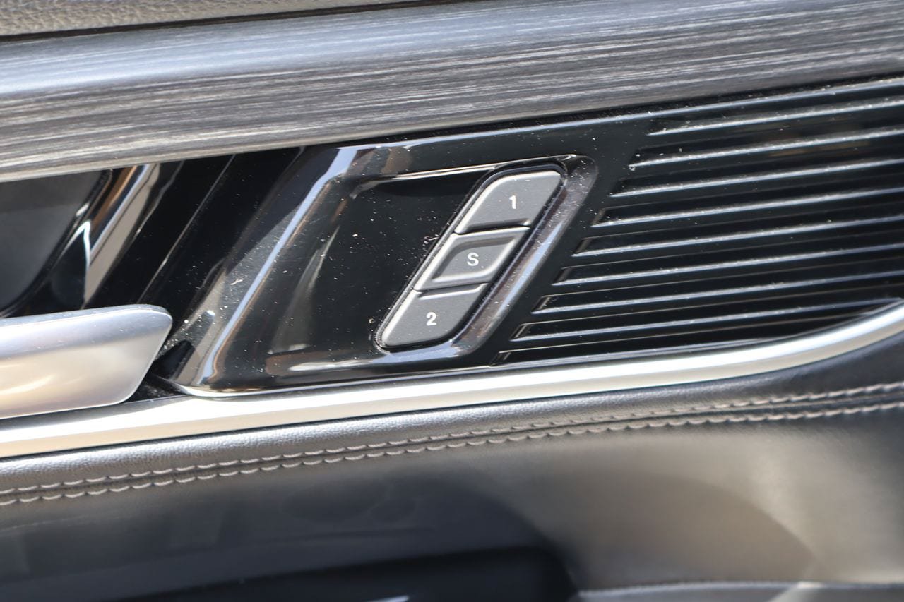 Used 2024 Jeep Wagoneer L Series II RWD image 22