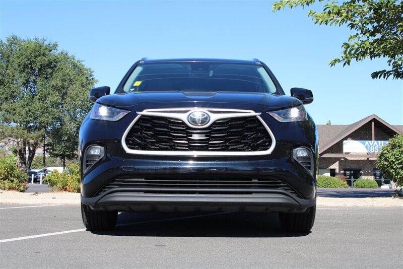 Used 2021 Toyota Highlander XLE AWD/4WD image 5