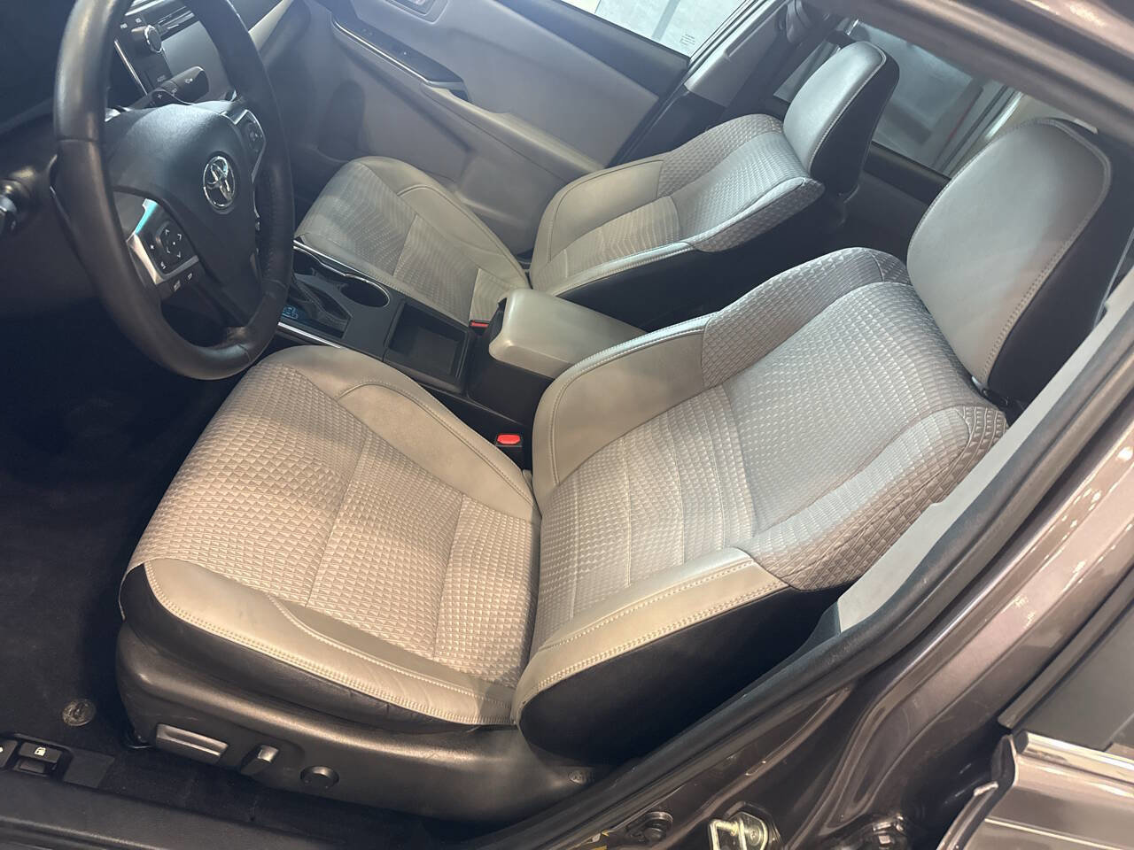 Used 2015 Toyota Camry SE image 25