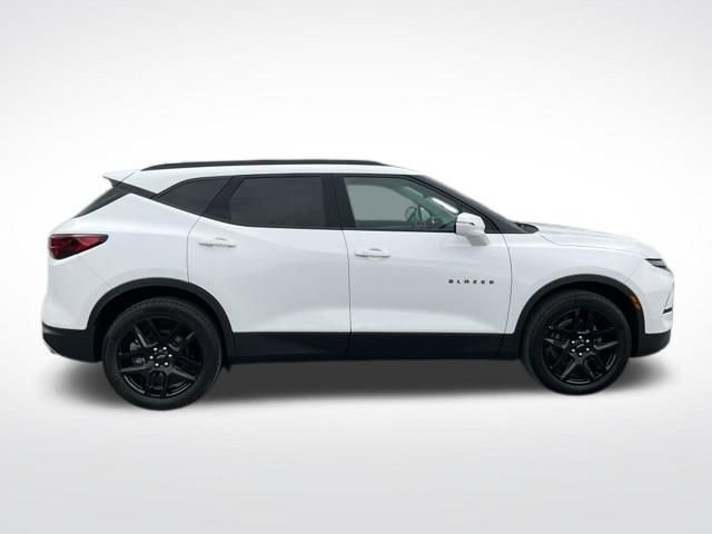 Certified 2023 Chevrolet Blazer LT w/ LPO, Black Grille Bar Package AWD/4WD image 17