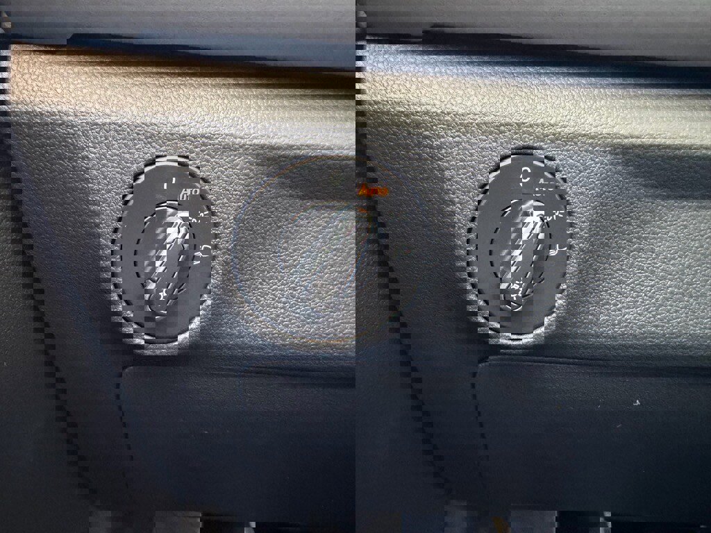 New 2025 Volkswagen Jetta SE image 23