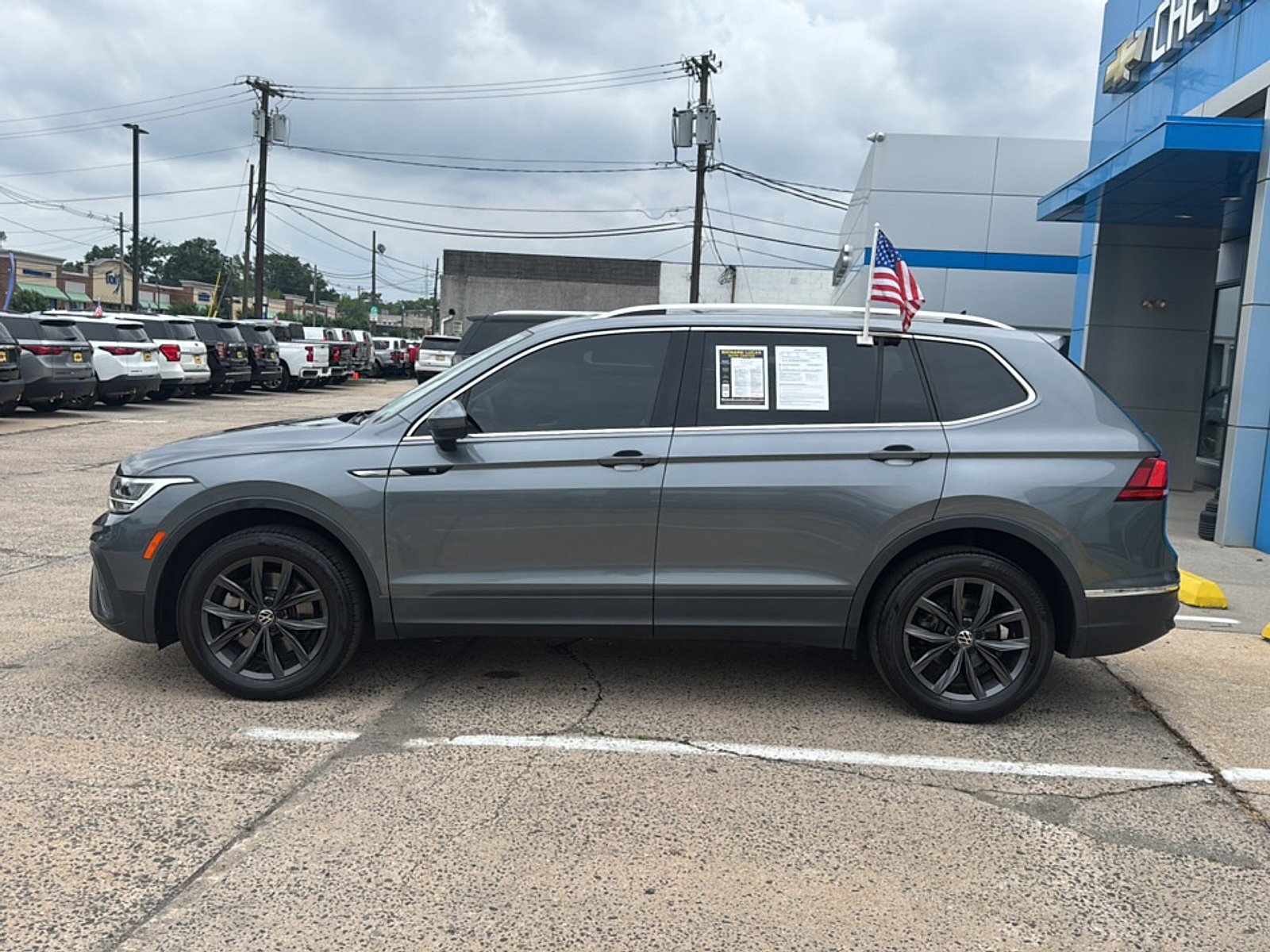 Used 2022 Volkswagen Tiguan SE AWD/4WD image 8