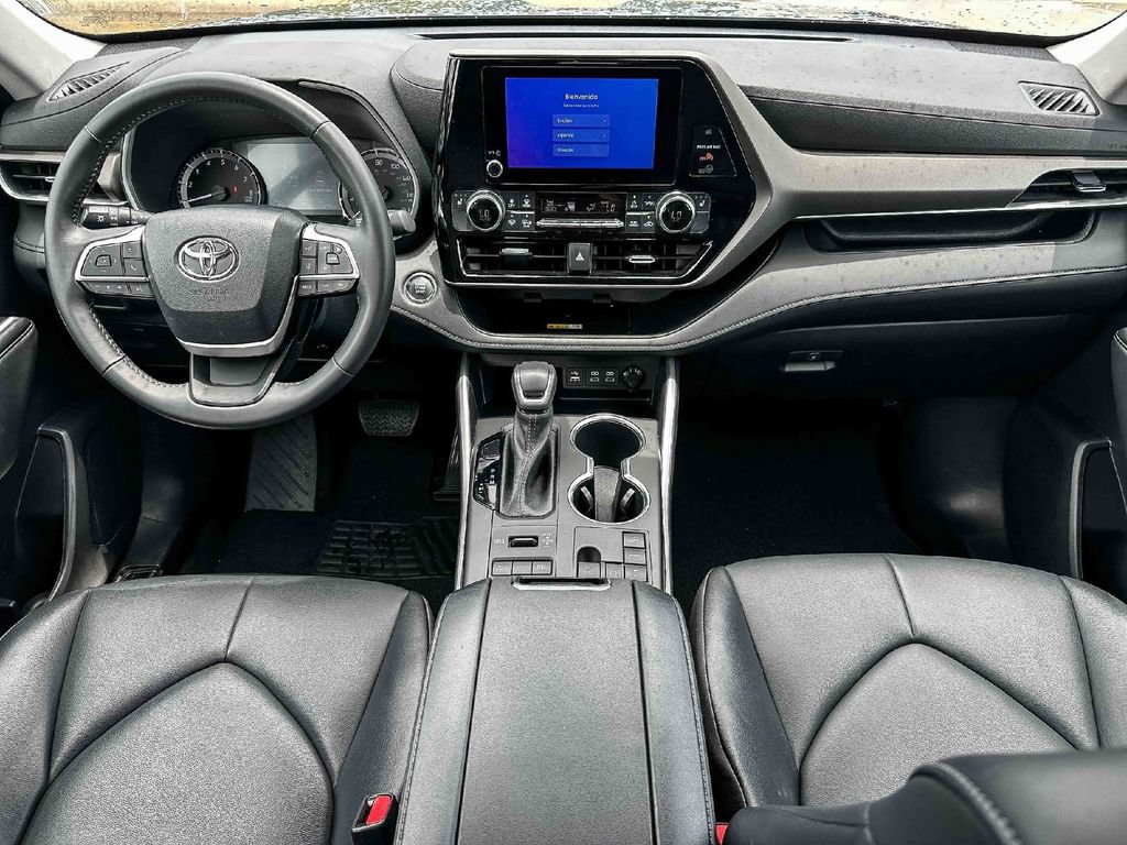 Used 2023 Toyota Highlander XLE AWD/4WD image 11