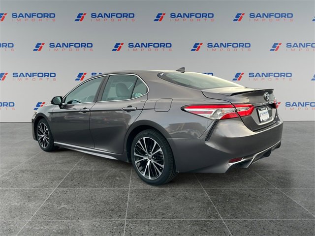 Used 2020 Toyota Camry SE image 3
