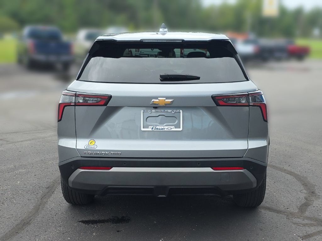 Used 2026 Chevrolet Equinox LT AWD/4WD image 8