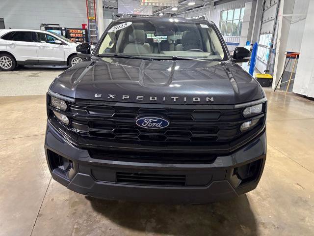 Certified 2025 Ford Expedition Active AWD/4WD image 3