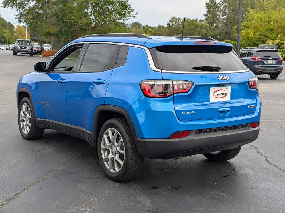Used 2024 Jeep Compass Latitude AWD/4WD image 5