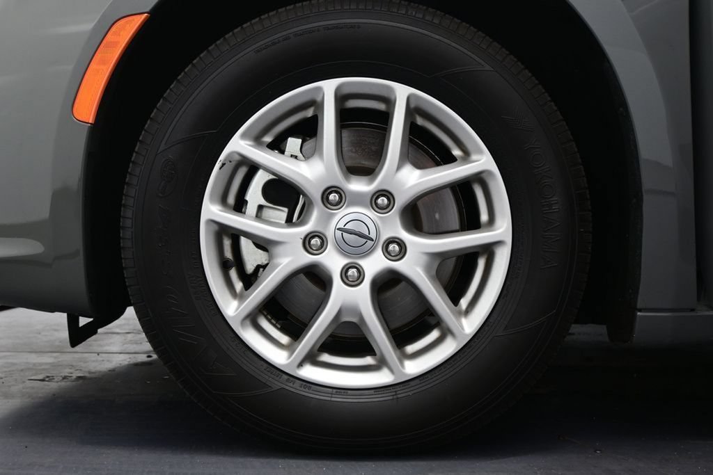 Used 2025 Chrysler Pacifica Select FWD image 43