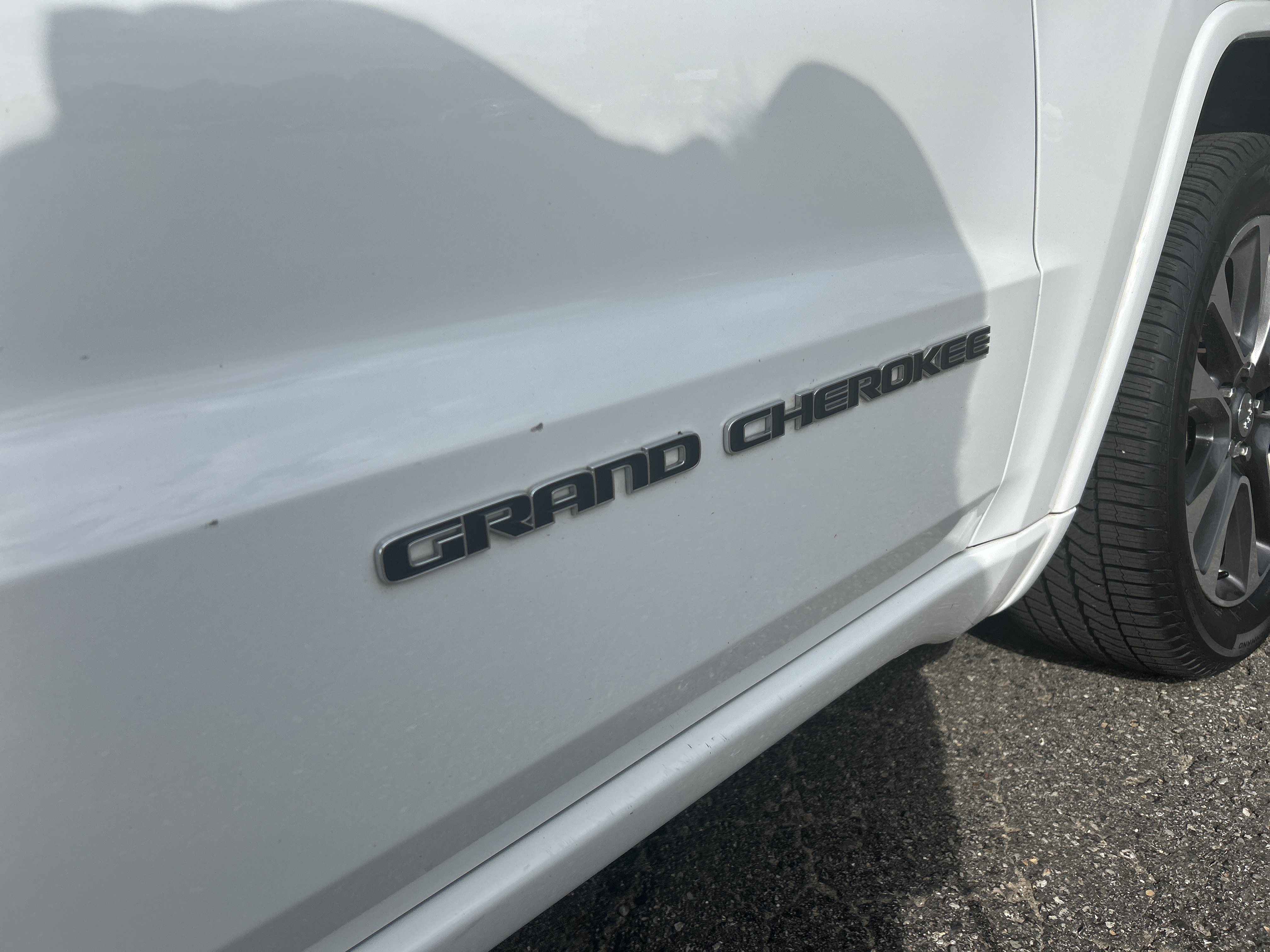Used 2018 Jeep Grand Cherokee Overland AWD/4WD image 29