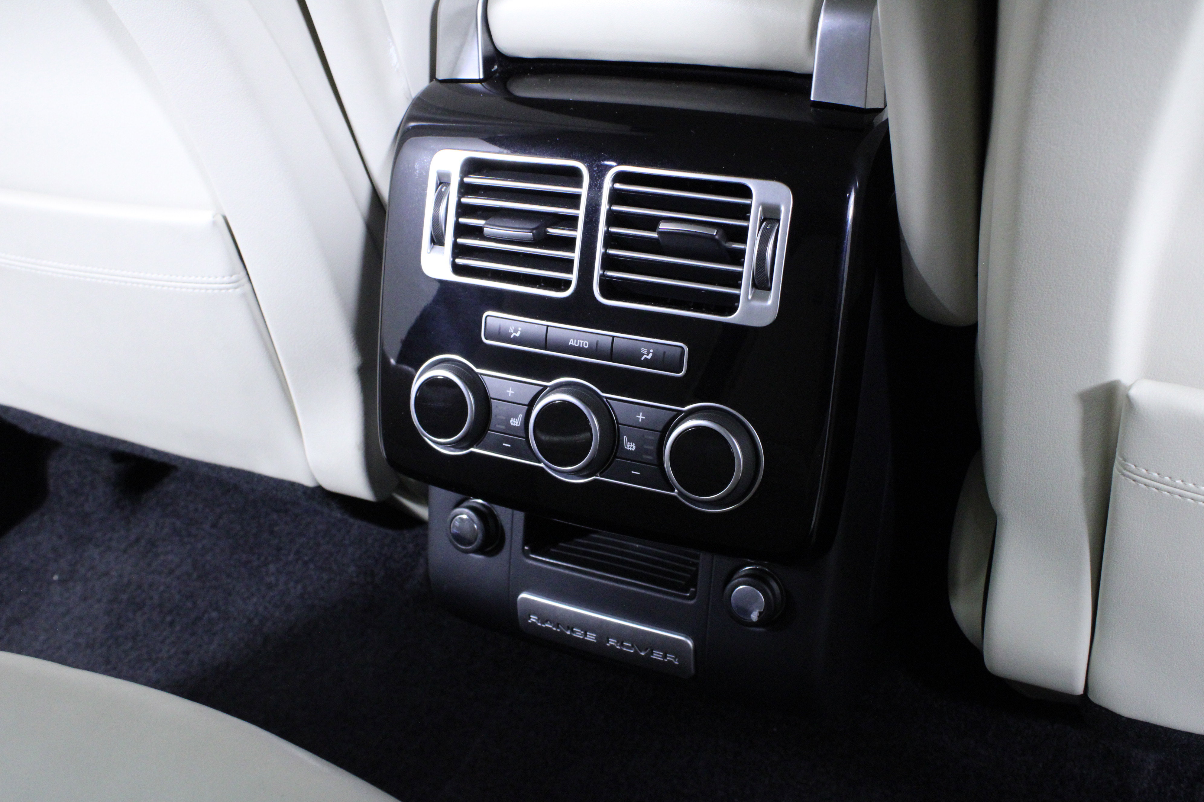 Used 2016 Land Rover Range Rover Supercharged image 16