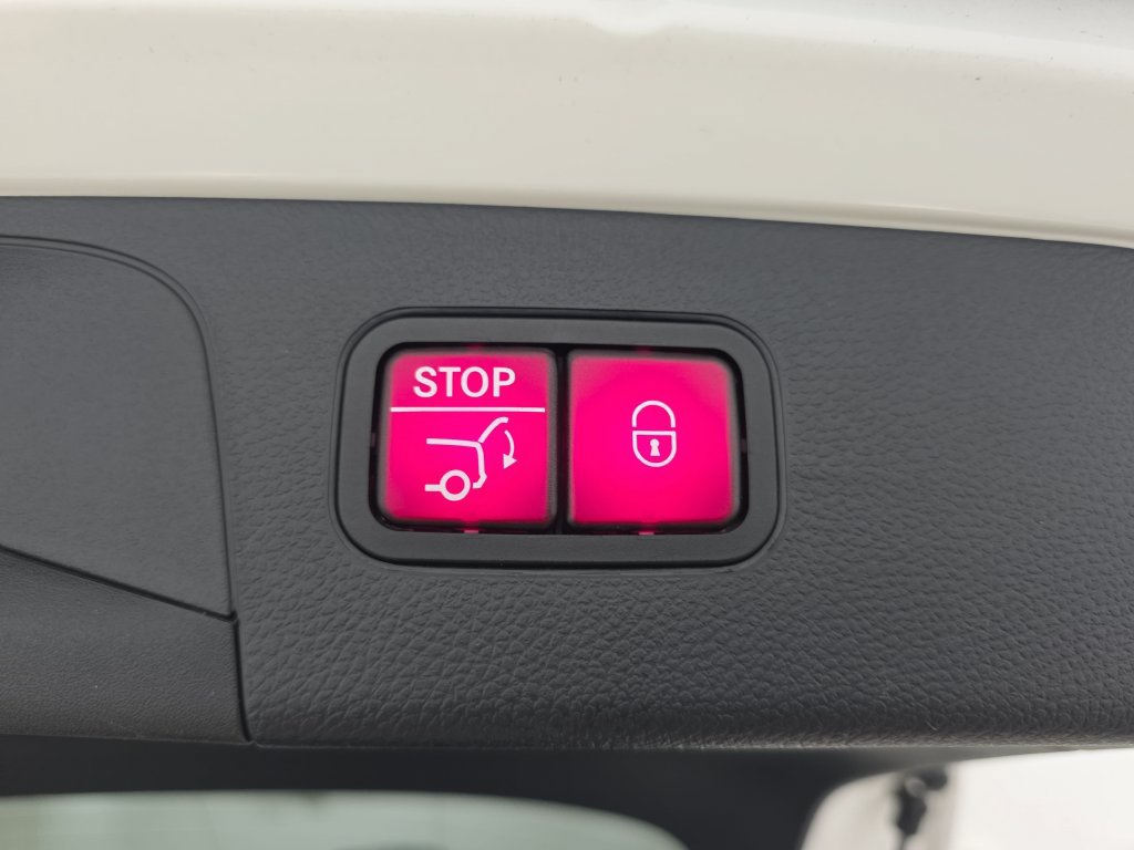 Used 2020 Mercedes-Benz GLC 300 4MATIC image 36