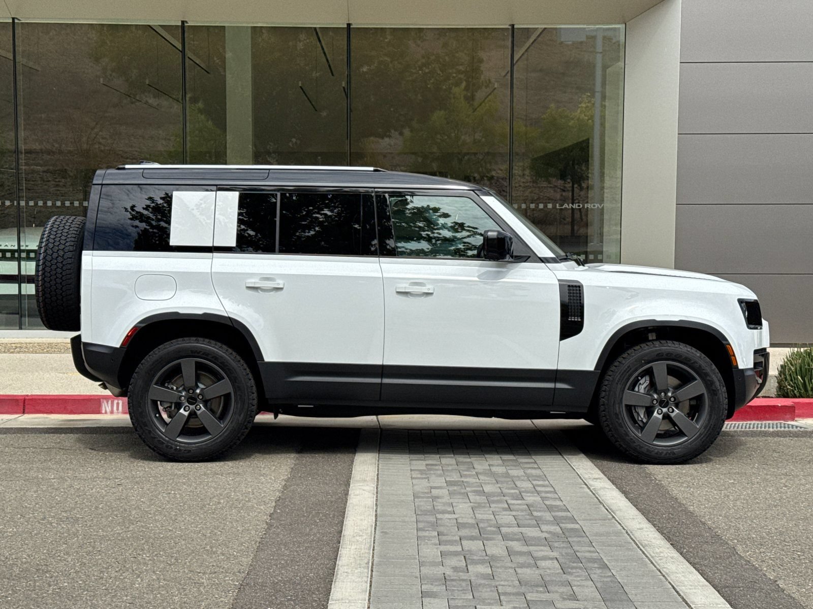 New 2026 Land Rover Defender 110 S AWD/4WD image 7