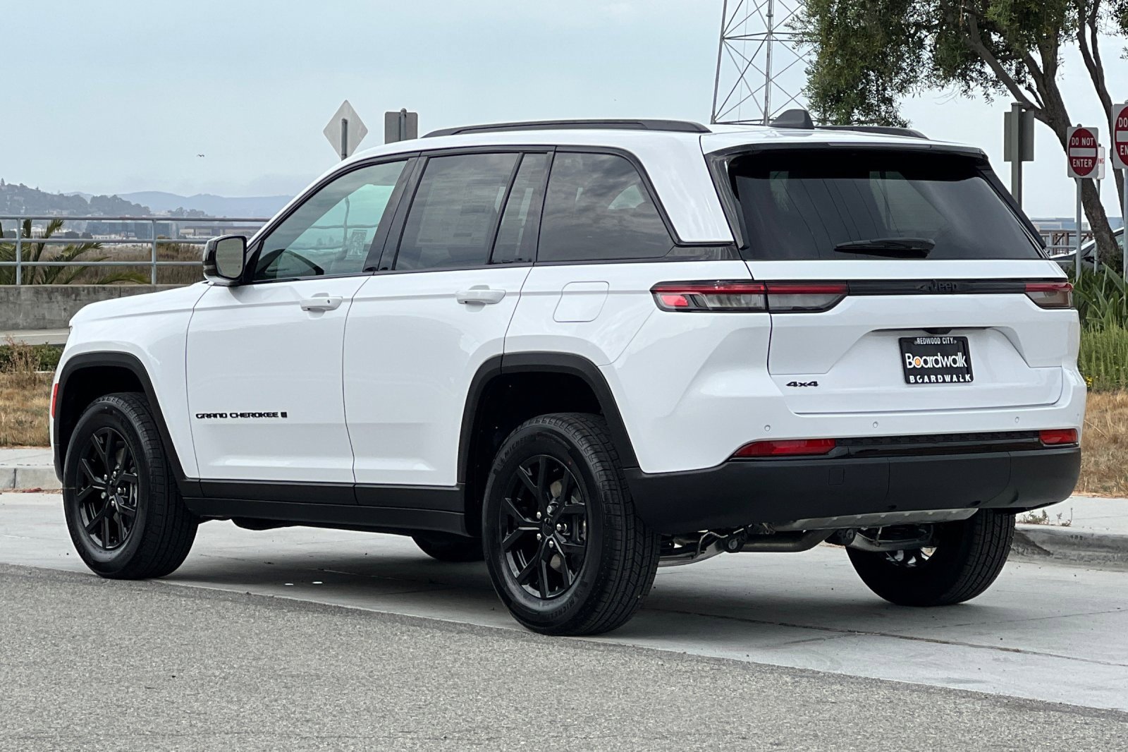 New 2025 Jeep Grand Cherokee Altitude image 6