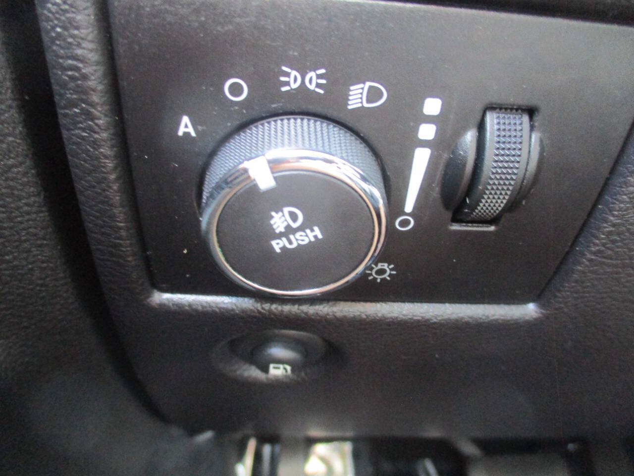 Used 2012 Jeep Grand Cherokee Laredo AWD/4WD image 21