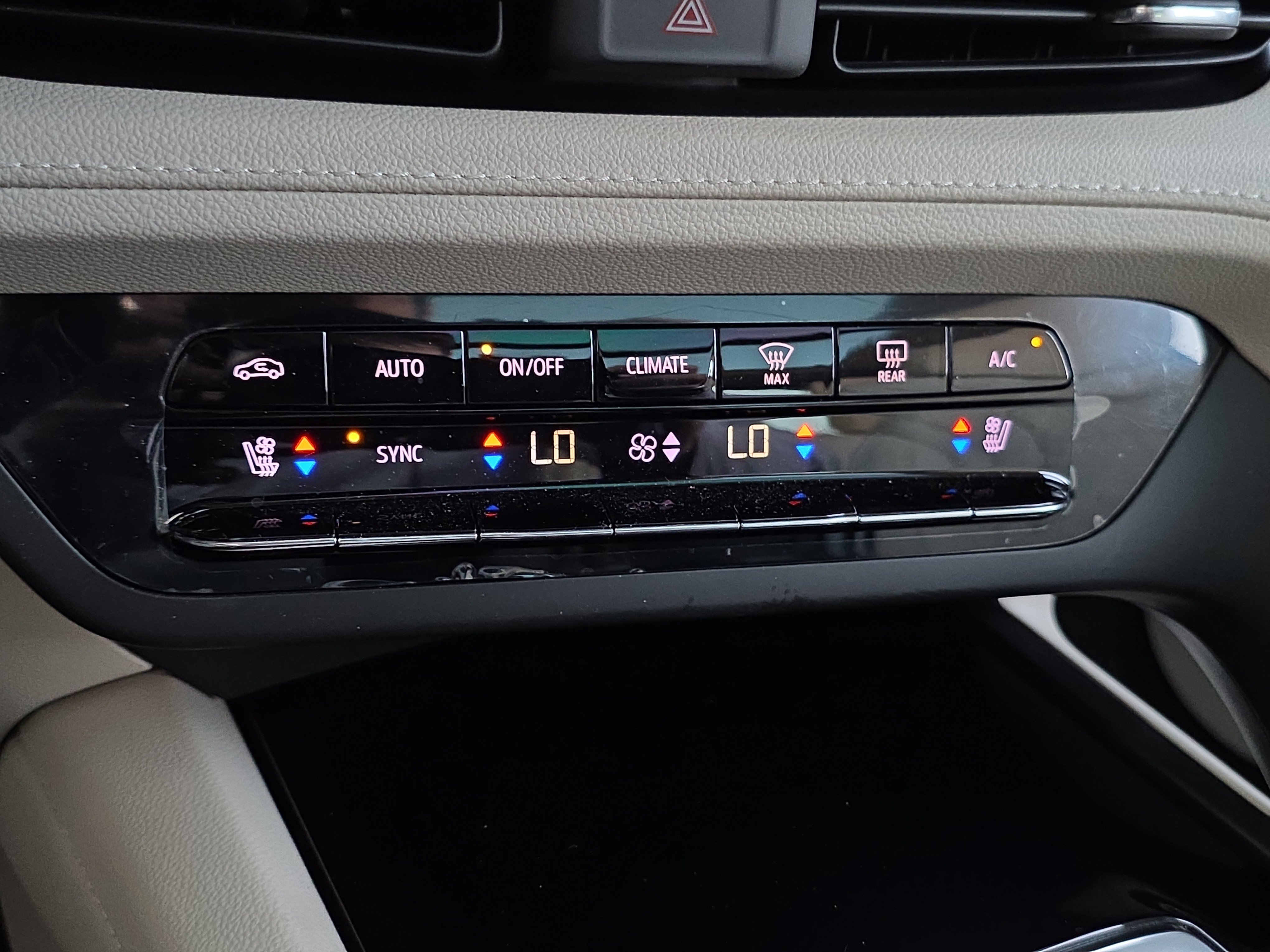 Used 2023 Buick Envision Avenir image 24