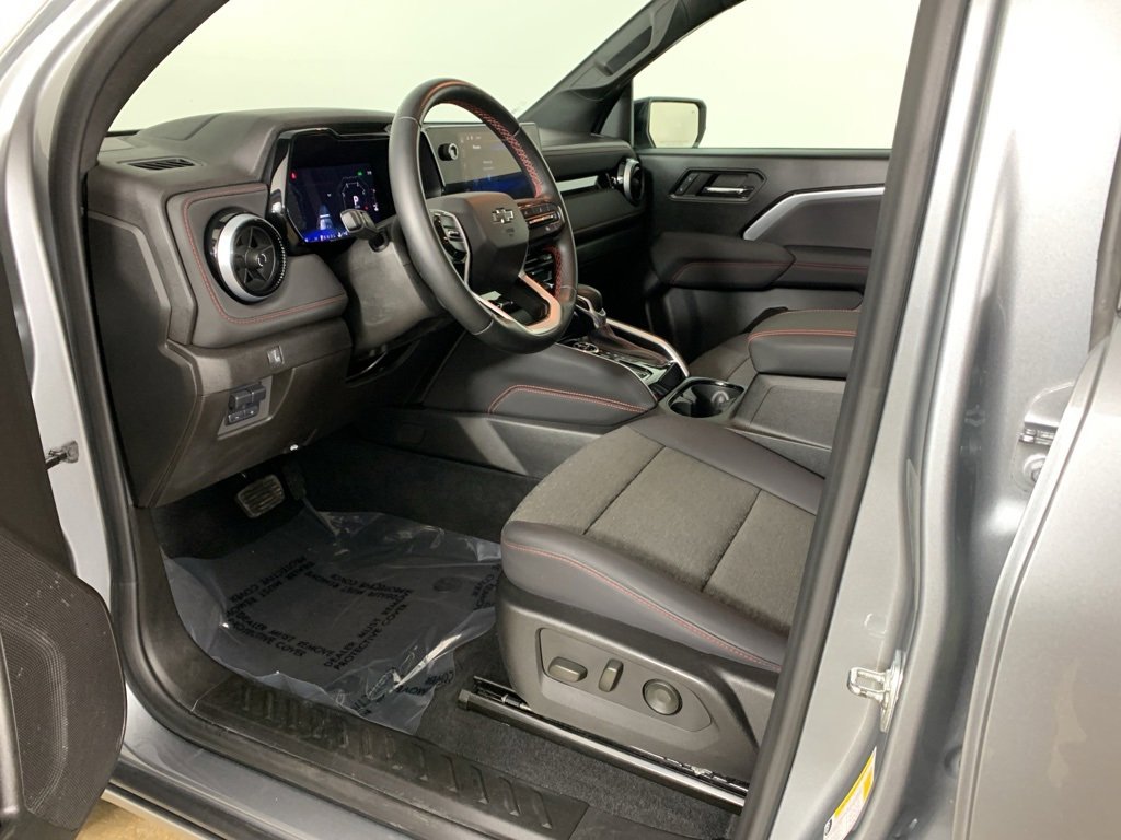 Used 2024 Chevrolet Colorado Z71 w/ Z71 Convenience Package 2 image 29