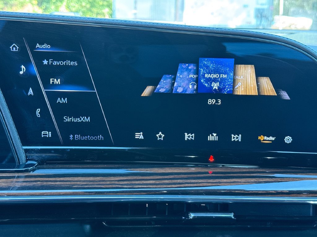 Used 2023 Cadillac Escalade Premium Luxury RWD image 26