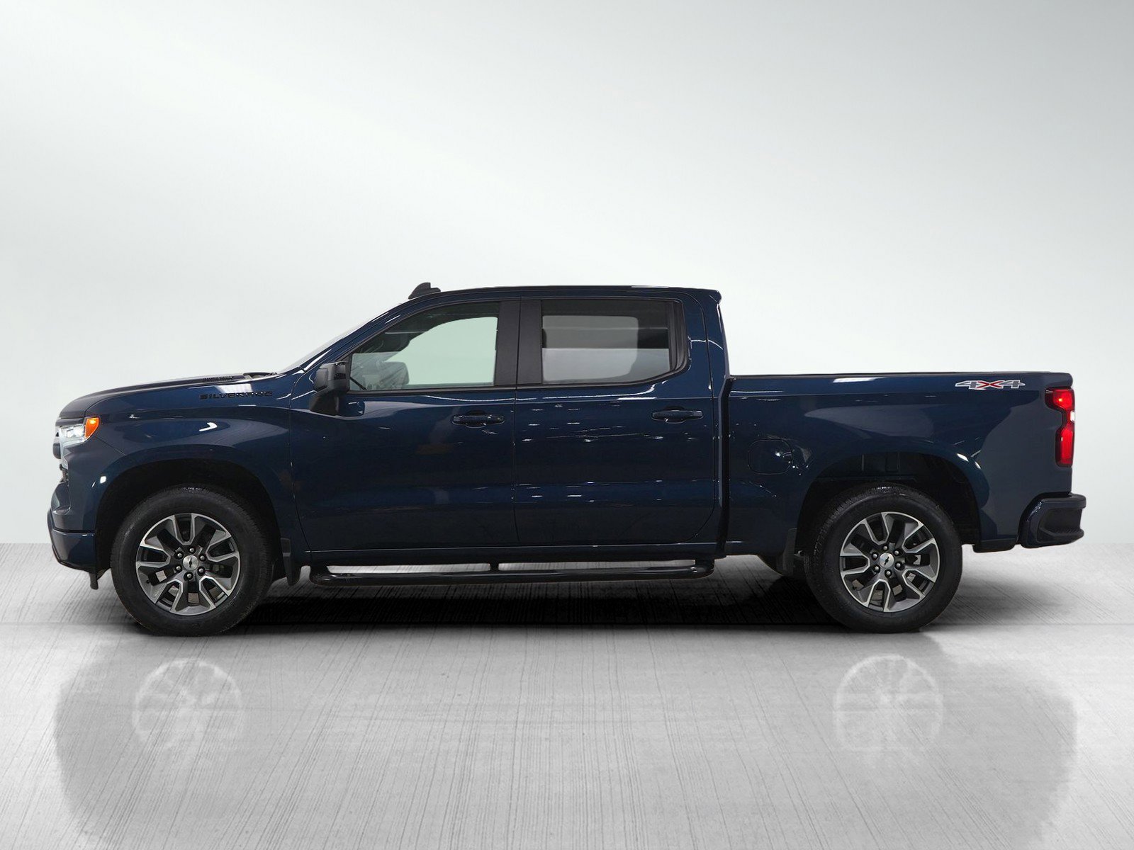 Used 2023 Chevrolet Silverado 1500 RST image 2