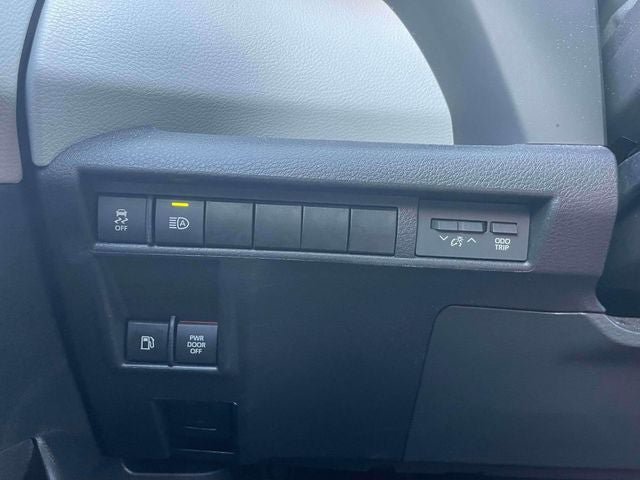 Certified 2025 Toyota Sienna XLE FWD image 24