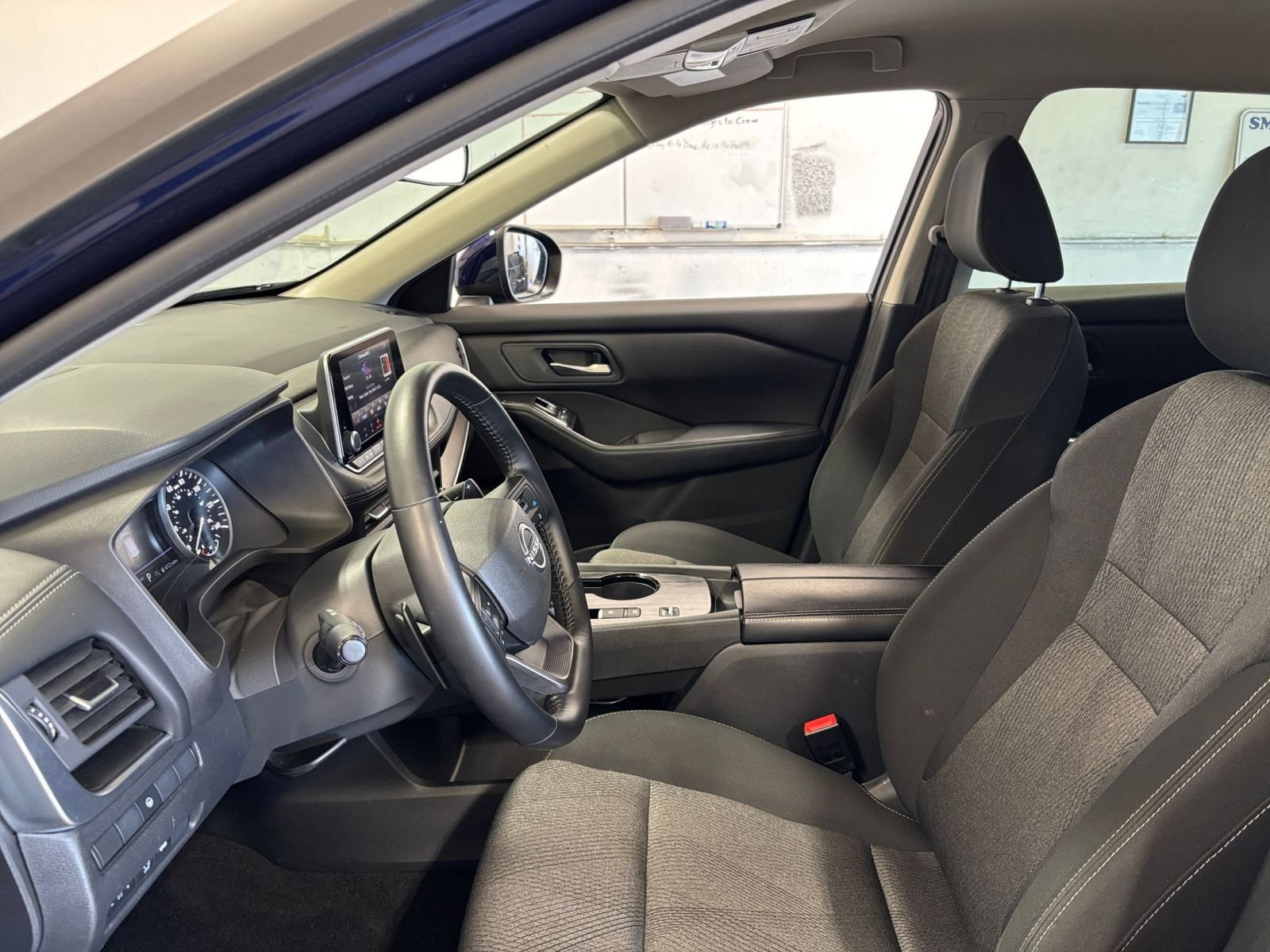 Used 2025 Nissan Rogue SV FWD image 28