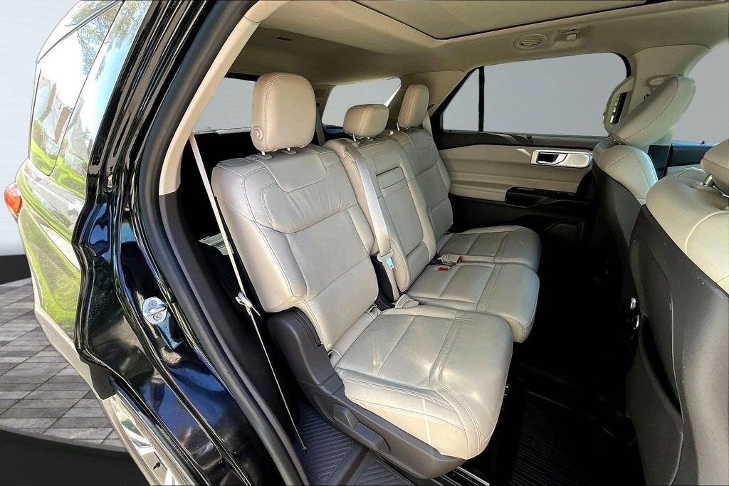 Used 2020 Ford Explorer Platinum w/ Premium Technology Package AWD/4WD image 24