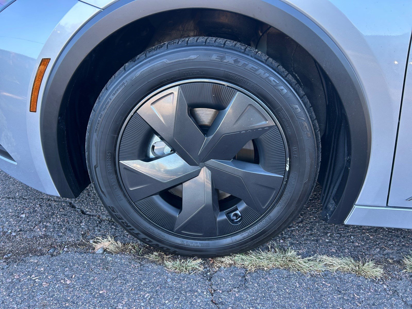 Used 2025 Toyota Prius LE AWD/4WD image 24