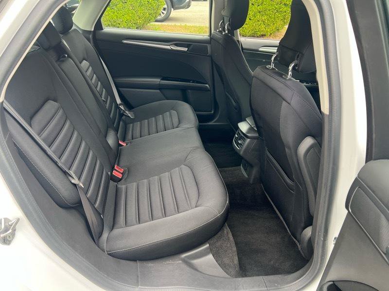 Used 2015 Ford Fusion SE FWD image 17
