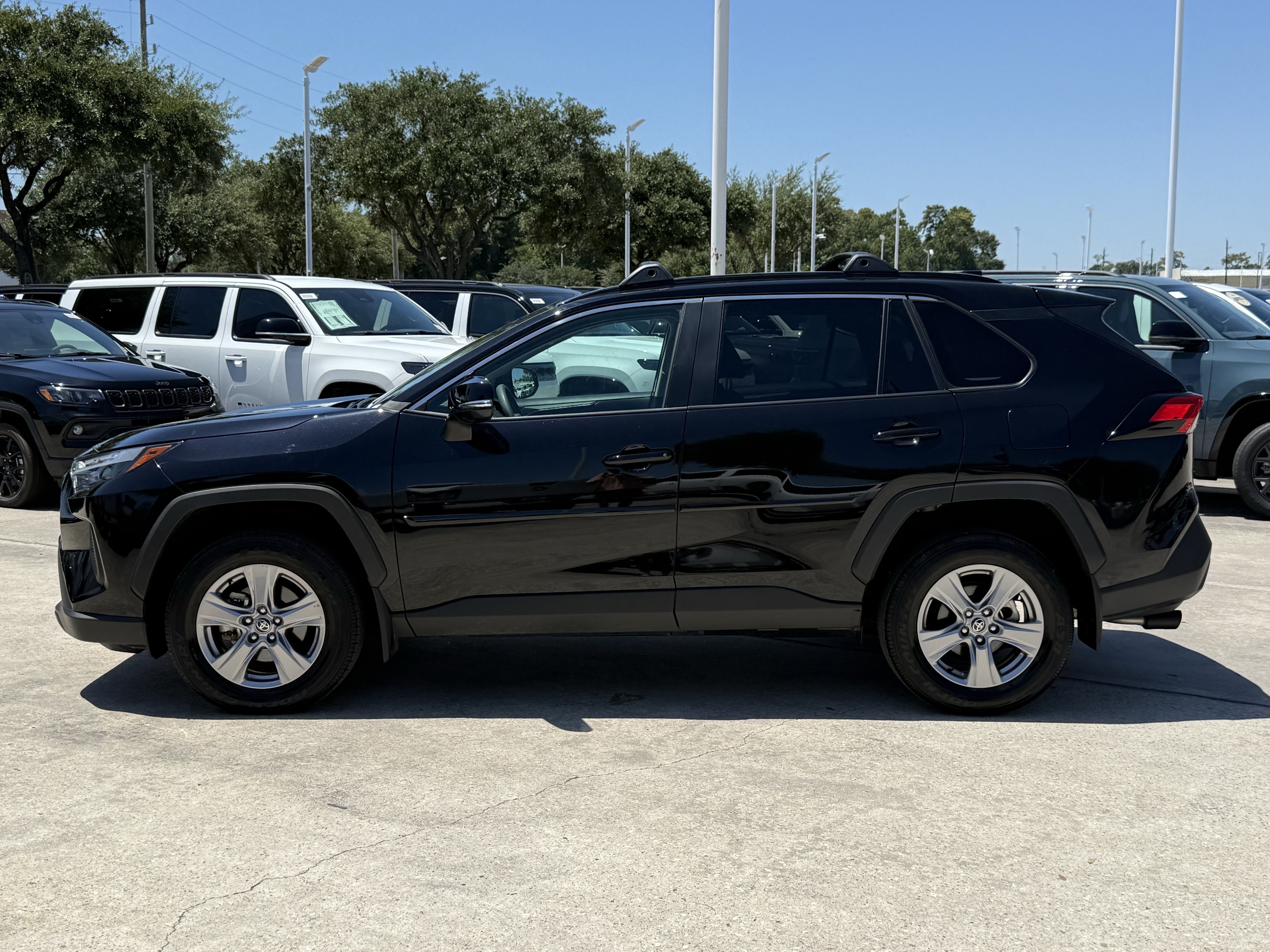 Used 2025 Toyota RAV4 XLE FWD image 9