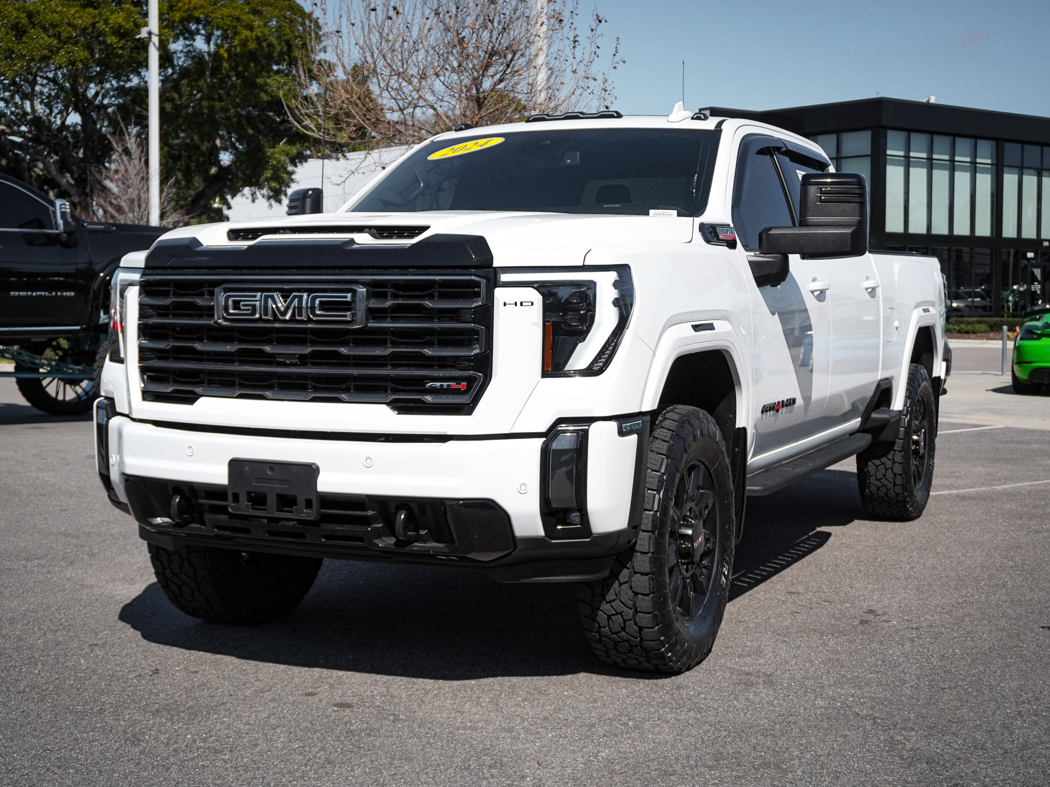 Used 2024 GMC Sierra 2500 AT4 image 5